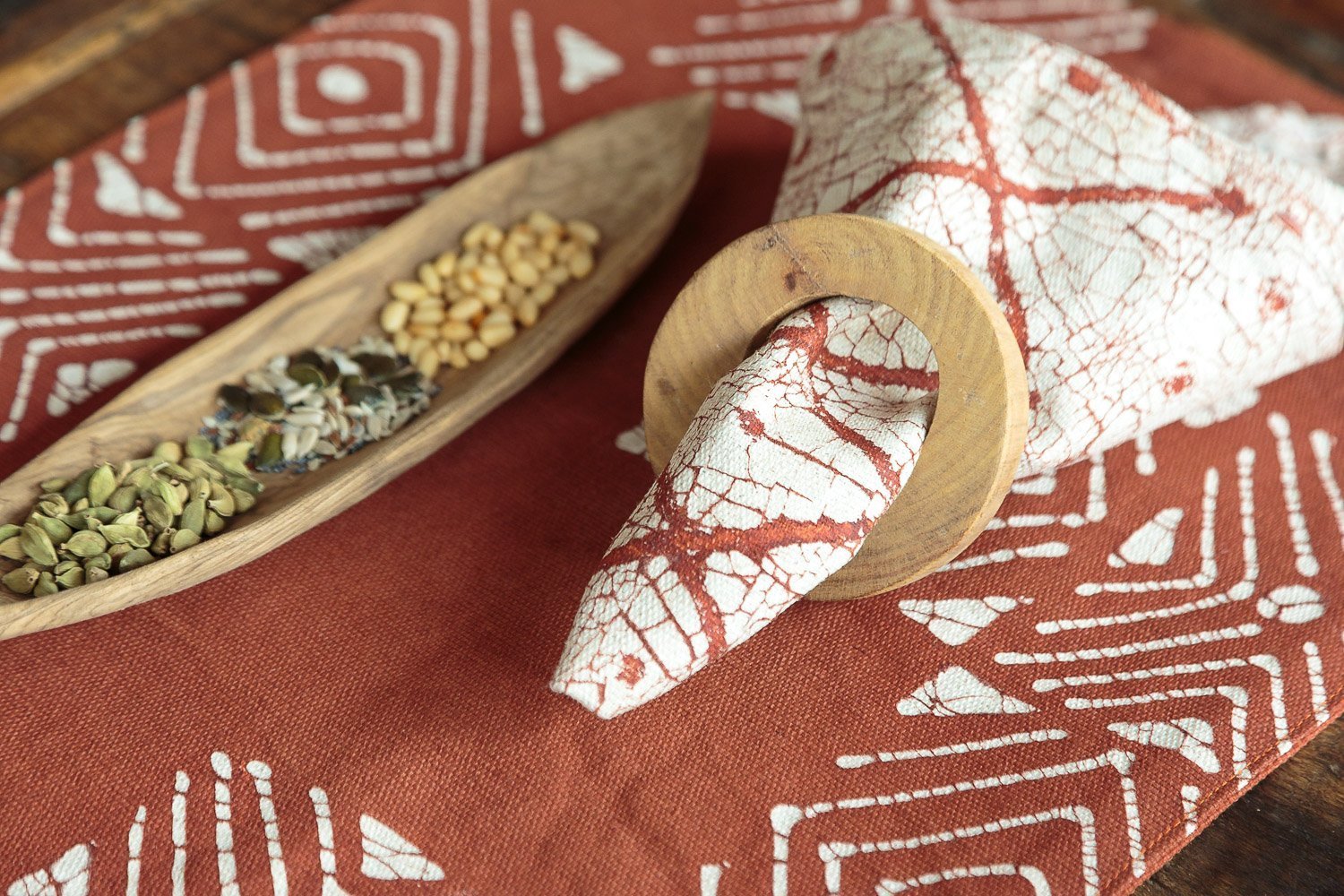 The perfect African rust napkin set, adorned with delicate geometric patterns to wow your dinner guests.