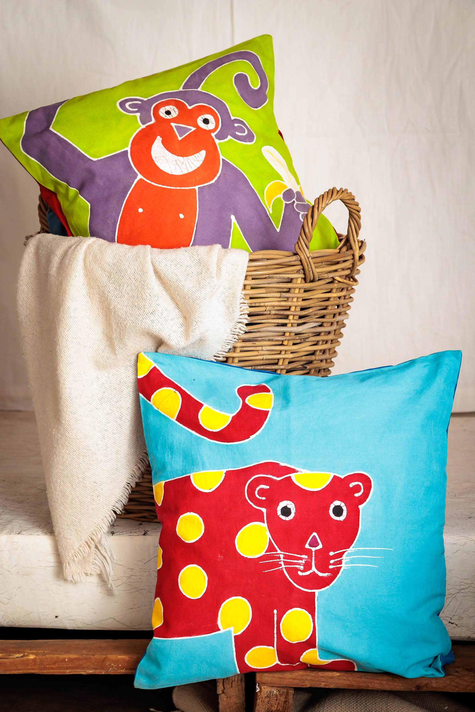The perfect monkey cushion, made from 100% cotton to keep interior decor fresh and fabulous.